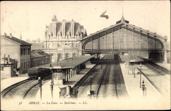Postcard Arras Pas de Calais, In the train station
