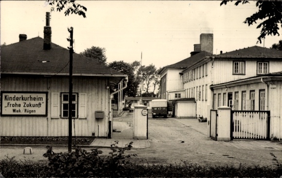 foto Ak Wiek op het eiland Rügen, kinderspahuis Frohe Zukunft, entree