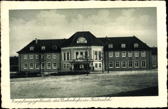 Postcard Gütersloh in Westphalia, entrance building of the station