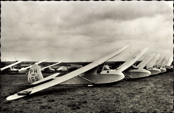 Ak Segelflugzeuge, Wettbewerbsflieger vor dem Start, PH-155