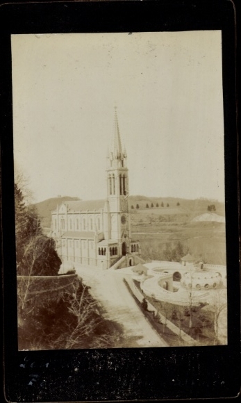 Photo Lourdes Hautes Pyrénées, Basilica, view of Calvary