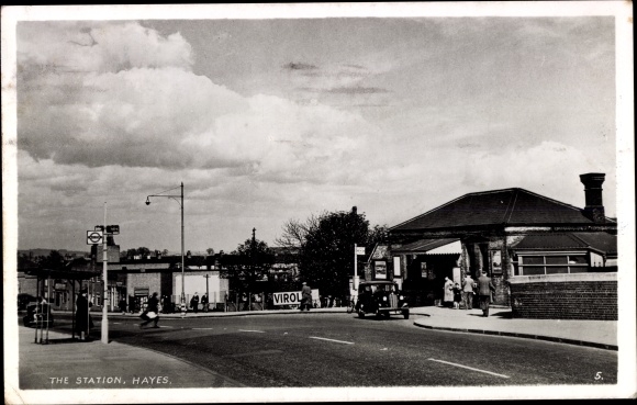 Postcard Hayes Common Bromley London England, Train Station