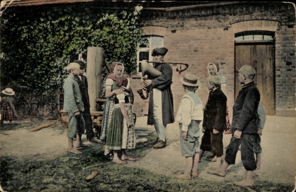 Postcard Schleife in Upper Lusatia, bagpipers Pohla, children in traditional costume
