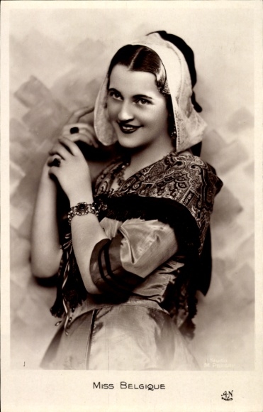 Ak Miss Belgien, Portrait in Tracht
