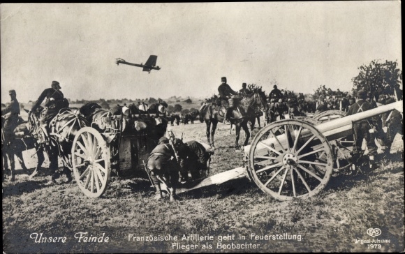 Postcard Soissons Aisne, French artillery and fighter plane, guns, riders, I WW