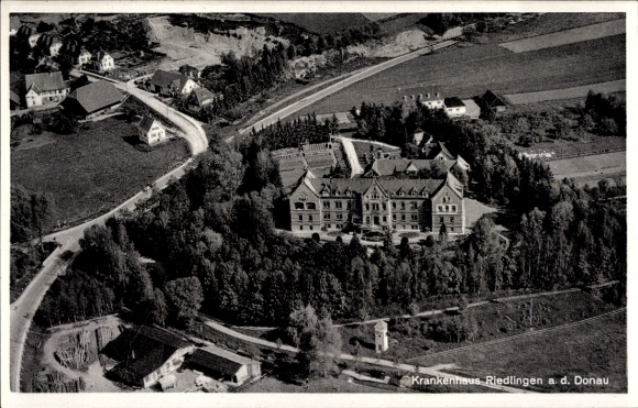 Postcard Riedlingen an der Donau Württemberg, aerial photograph of Riedlingen Hospital, rural surroundings,