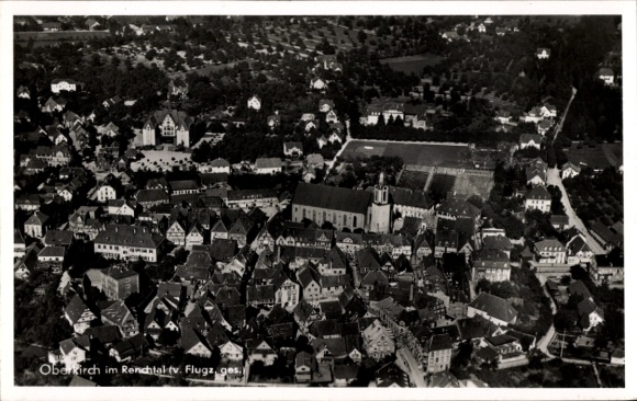 Ak Oberkirch im Renchtal Baden, Luftaufnahme von Oberkirch, Häuseransicht, Kirche, Landschaft