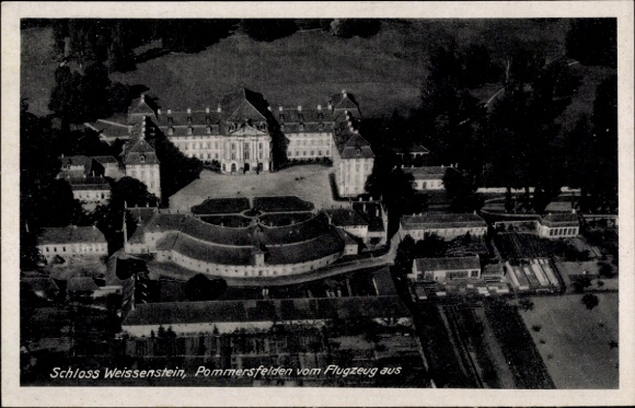 Ak Pommersfelden in Oberfranken, Luftaufnahme Schloss Weissenstein, Fliegeraufnahme