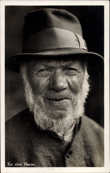 Postcard An old Harzer, old man, portrait, white beard, hat