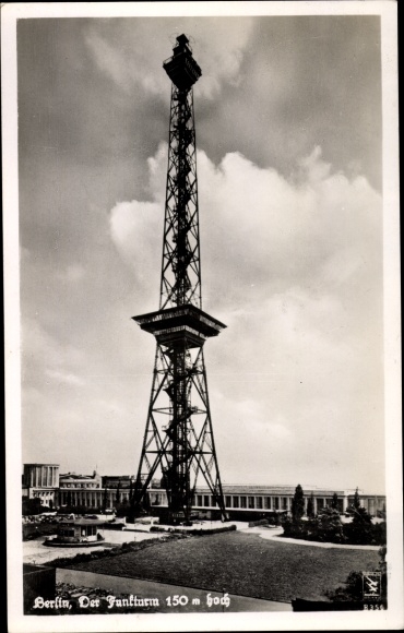 PC Berlin Charlottenburg Westend, long shot from the radio tower with the exhibition halls, handle B 356