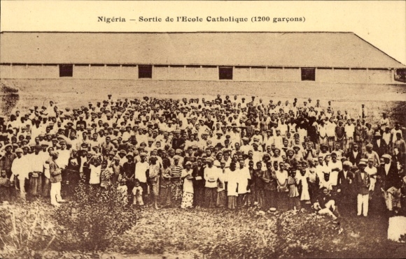 Ak Nigeria, die de katholieke school verlaat