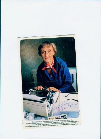 Postcard writer Astrid Lindgren, portrait with typewriter, signature