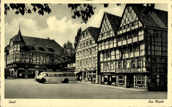 Ak Soest in Westfalen,  Am Markt, fachwerkhäuser, Bus, Stadtansicht, historisch