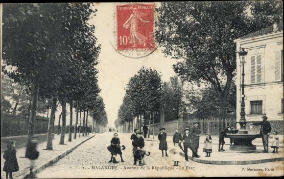 Postcard Malakoff Hauts de Seine, Avenue de la Republique, The Park