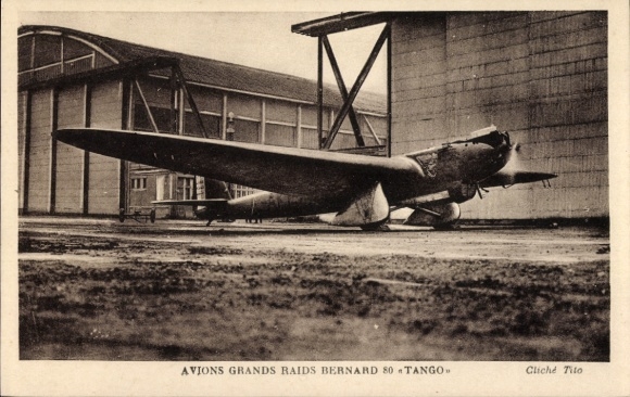 Postcard Avions Grands Raids Bernard 80 Tango, hangars