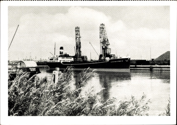 foto stoomboot Dieter Hugo Stinnes aan het lossen van kolen in Königsberg, rederij Hugo Stinnes