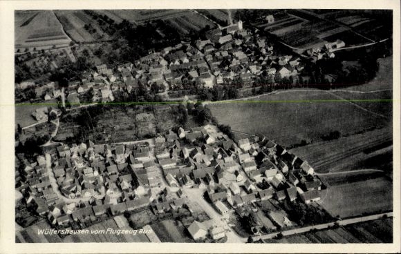 Ak Wülfershausen an der Saale Unterfranken, Luftaufnahme, Stadtansicht, Häuser, Wiesen