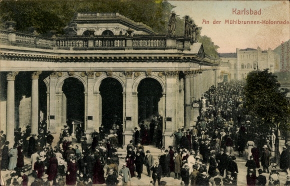 Postcard Karlsbad in Baden, Mühlbrunnen Colonnade, many people, architecture