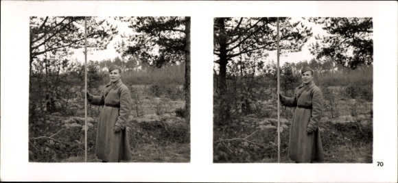 Stereo spatial image photo &quot;The soldiers of the leader in the field&quot; No: 70, Russ. Soldier with a measuring stick