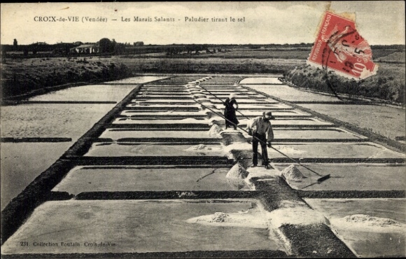 KP Croix de Vie Vendée, Les Marais Salants, Paludier tirant le sel