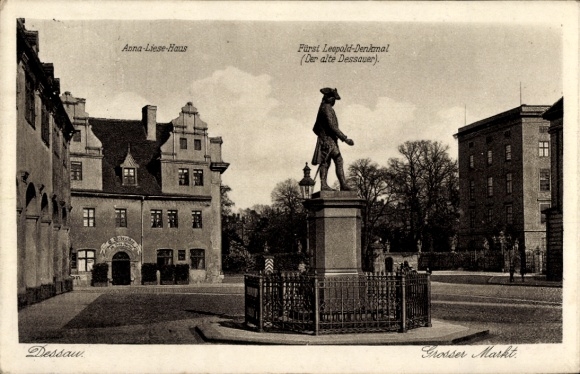 Postcard Dessau in Saxony-Anhalt, Anna-Liese-Haus, Prince Leopold Memorial, Grosser Markt