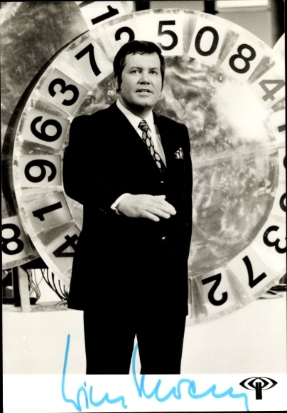 Postcard presenter Wim Thoelke, portrait, autograph