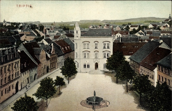 Ak Triptis in Thüringen, Blick auf den Marktplatz, Häuser, Springbrunnen