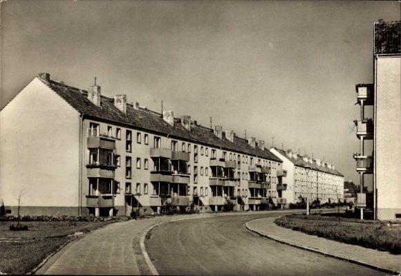 Postcard Sömmerda in Thuringia, modern housing estate, quiet street, well-preserved buildings