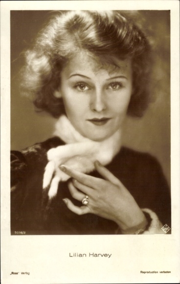 Postcard actress Lilian Harvey, portrait, Ufa Film, Ross Verlag 5016 2, autograph