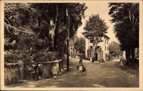 Postcard La Pibeste Pyrénées France, landscape, bushes, trees, house, road, children, bicycle