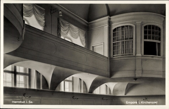 Ak Herrnhut in der Oberlausitz Sachsen, Kirchensaal der Brüdergemeine, Empore