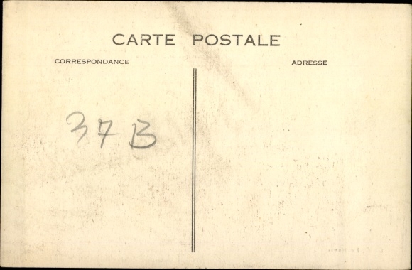 Postcard Le Havre Seine Maritime, The picture shows a large ship lying in the harbor. It is black...