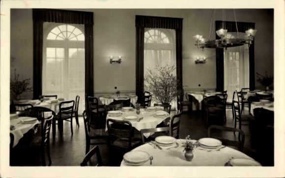 Postcard Stülpe in der Mark, convalescent home Schloss Stülpe, interior view, dining room, tables