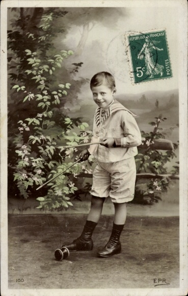 Ak Junge spielt mir Diabolo, Porträt