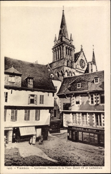 PC Vannes Morbihan, Curious Houses on Place Henri IV, Cathedral