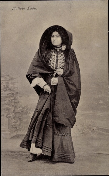 Postcard Maltese Lady, Woman in Maltese costume