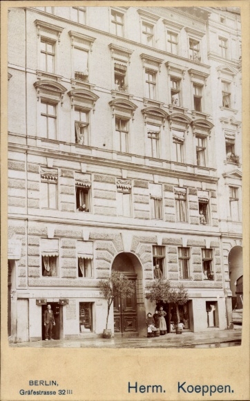Kastfoto Berlijn Prenzlauer Berg, Zionskirchstr. 28, Vogelwinkel Zenzin, kleermaker J. Janschik