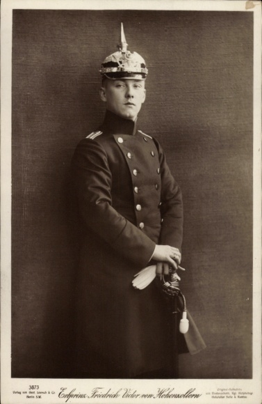 Postcard Hereditary Prince Friedrich Viktor of Hohenzollern Sigmaringen, portrait in uniform, spiked helmet