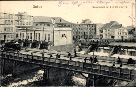 Ak Guben in Neder-Lausitz, Neisse-brug met elektriciteitscentrale