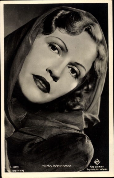 Postcard actress Hilde Weissner, portrait