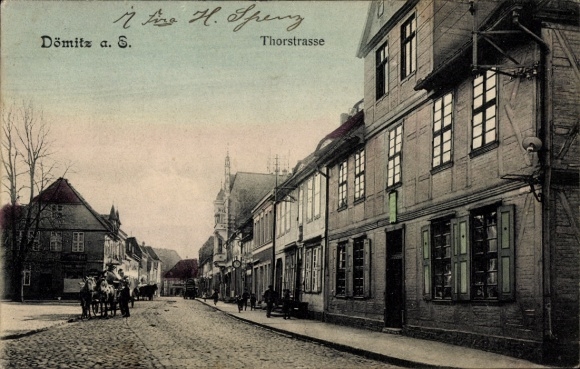 Postcard Dömitz on the Elbe Mecklenburg, Thorstraße, houses, horse-drawn carriages