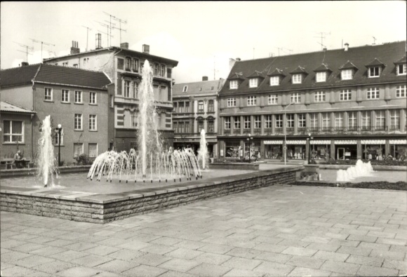 KP Reichenbach im Vogtland, fontanna, plac, budynek, widok na miasto