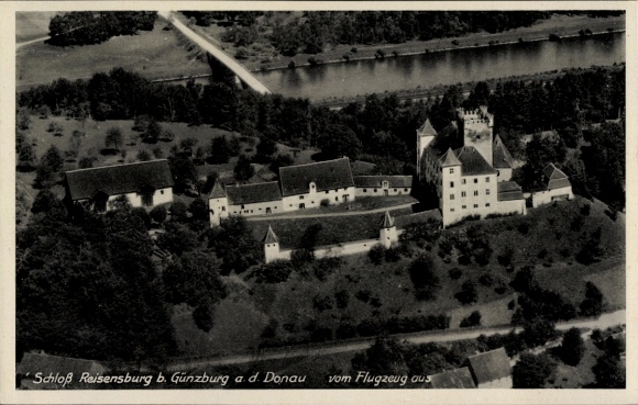 Ak Reisensburg Günzburg an der Donau Schwaben, Luftaufnahme von Schloss Reisensburg, Donau, s Geb