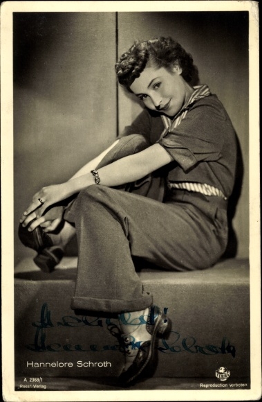 Postcard actress Hannelore Schroth, portrait, Ross Verlag A 2368/1, Terra, autograph