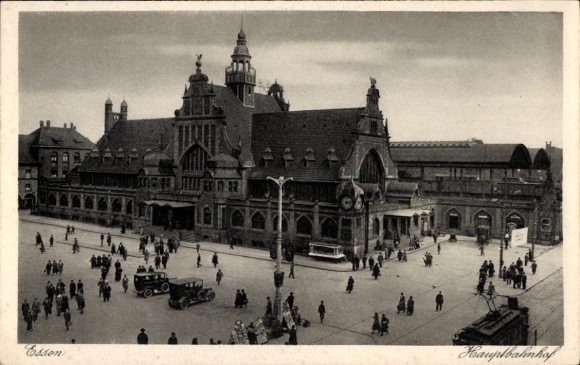 Ak Essen im Ruhrgebiet, Hauptbahnhof   Architektur, viele Fußgänger, alte Autos
