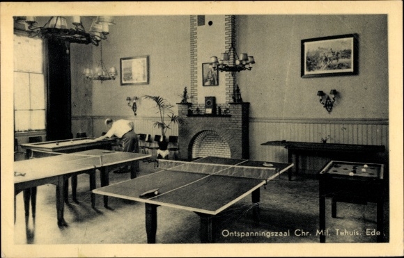 Postcard Ede Gelderland Netherlands, Ontspanningszaal Chr. Mil. Tehuis, table tennis, billiards