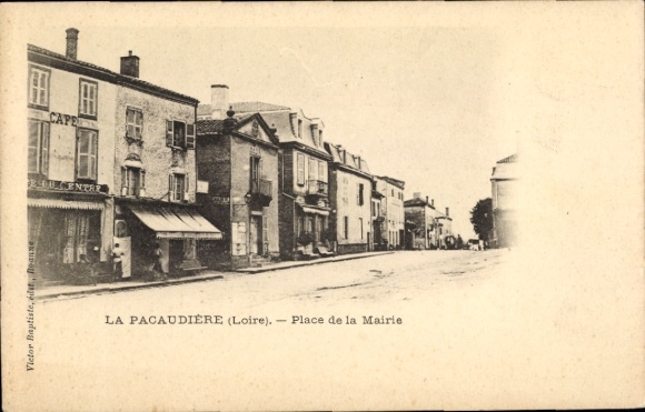 Postcard La Pacaudiere Loire, Place de la Mairie