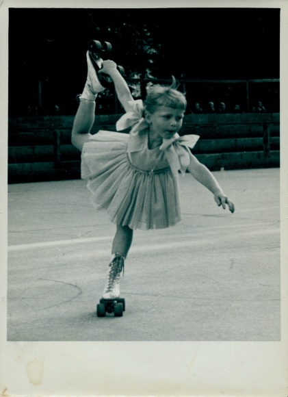 Photo Berlin Friedrichshain, roller skating, Sigrid Schönteich, July 16, 1955, SV Dynamo