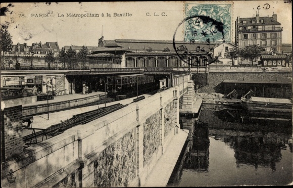 Postcard Paris XVI. Arrondissement Passy, Metropolitain footbridge