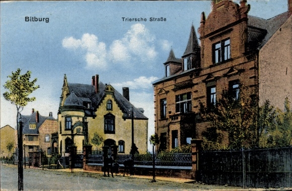 Ak Bitburg in de Eifel, Triersche Straße, huizen, bomen